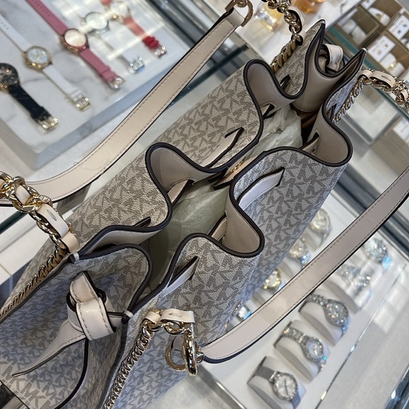 Michael Kors Mina Large Logo Shoulder Tote Bag Light Cream NWT - Picture 14 of 16